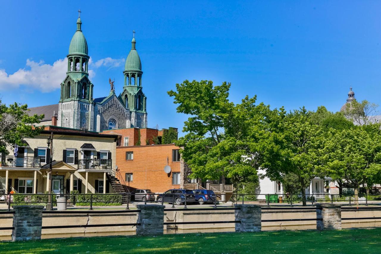 Free Parking In Beautiful Lachine モントリオール エクステリア 写真